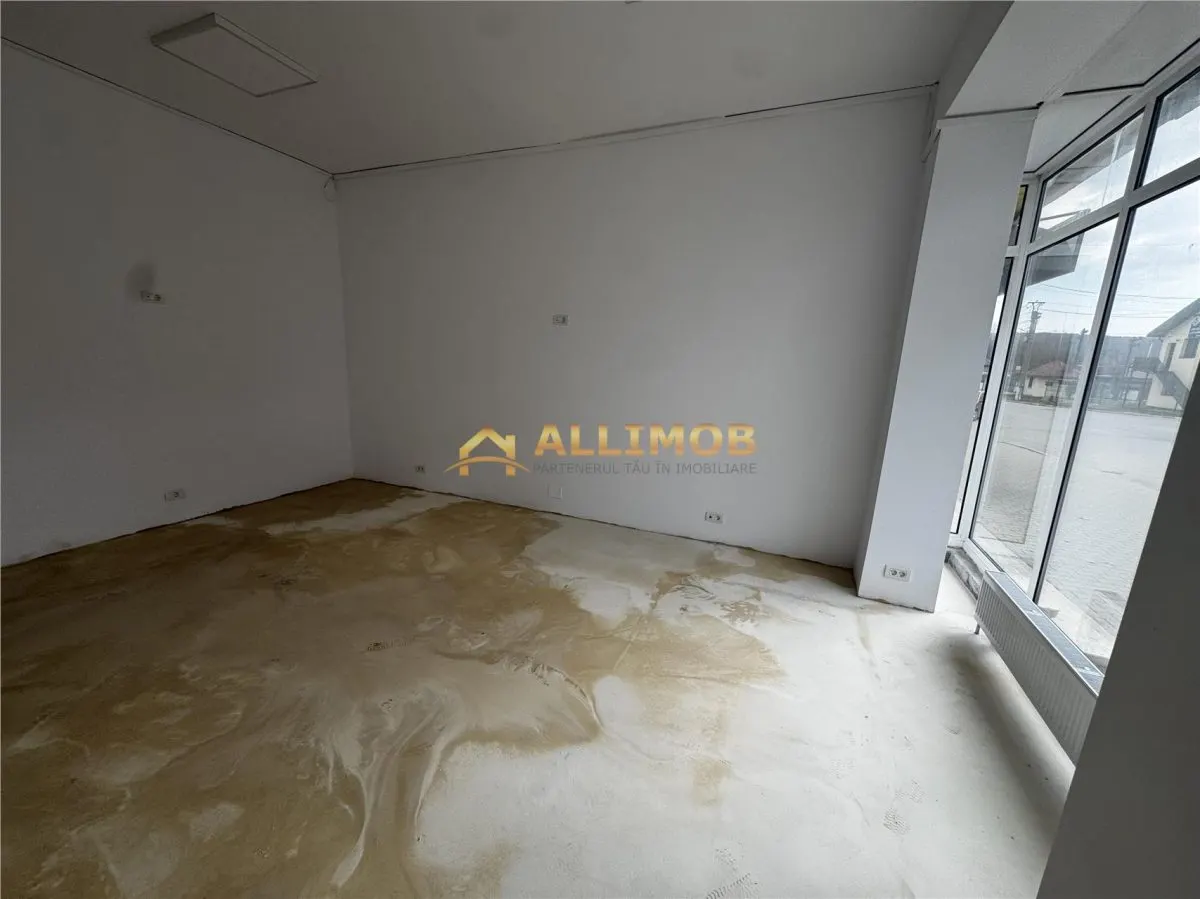 Spatiu comercial de 120 mp in Plopeni, zona cu vad . - foto 4
