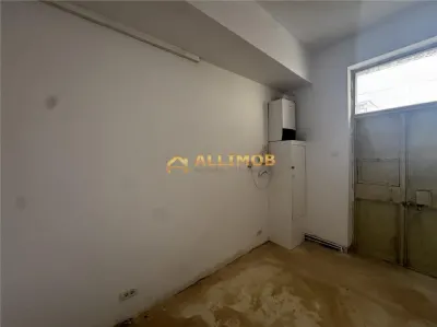 Spatiu comercial de 120 mp in Plopeni, zona cu vad . - foto 11