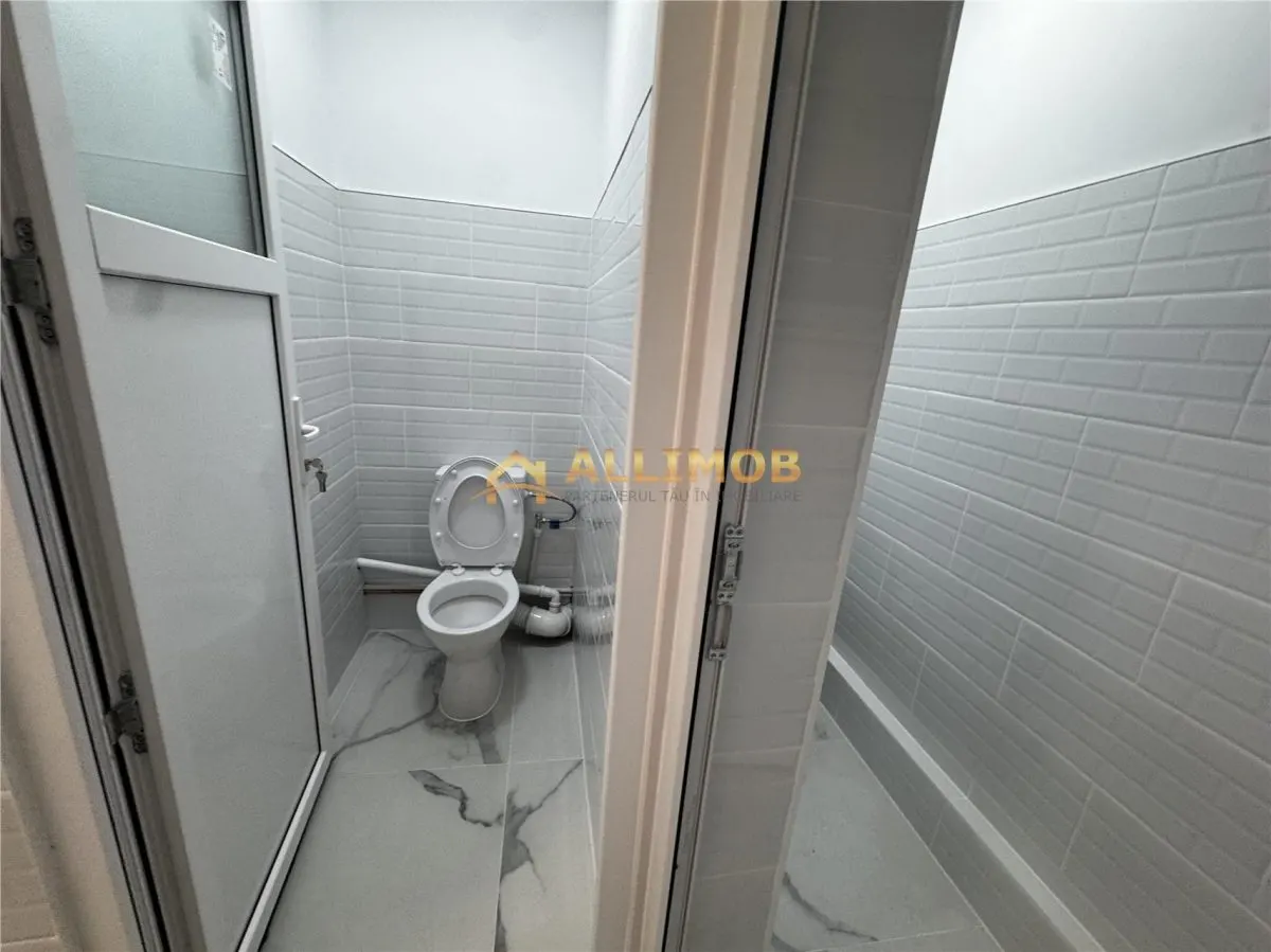 Spatiu comercial de 120 mp in Plopeni, zona cu vad . - foto 13