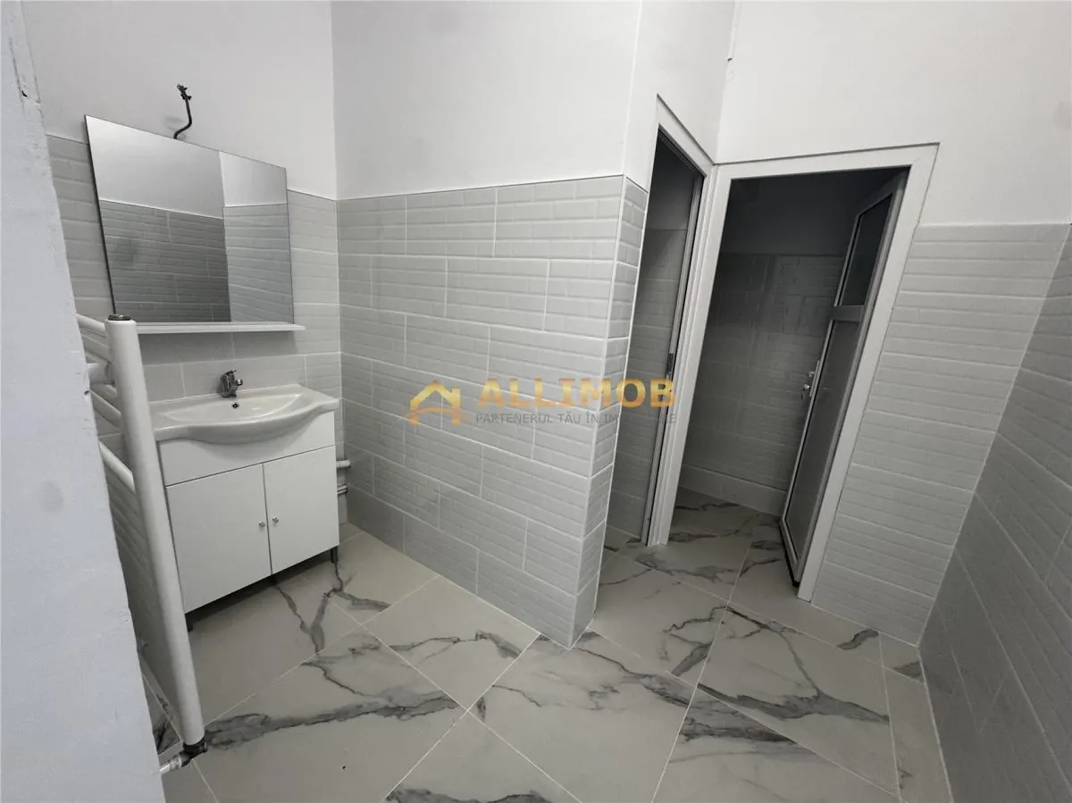 Spatiu comercial de 120 mp in Plopeni, zona cu vad . - foto 14