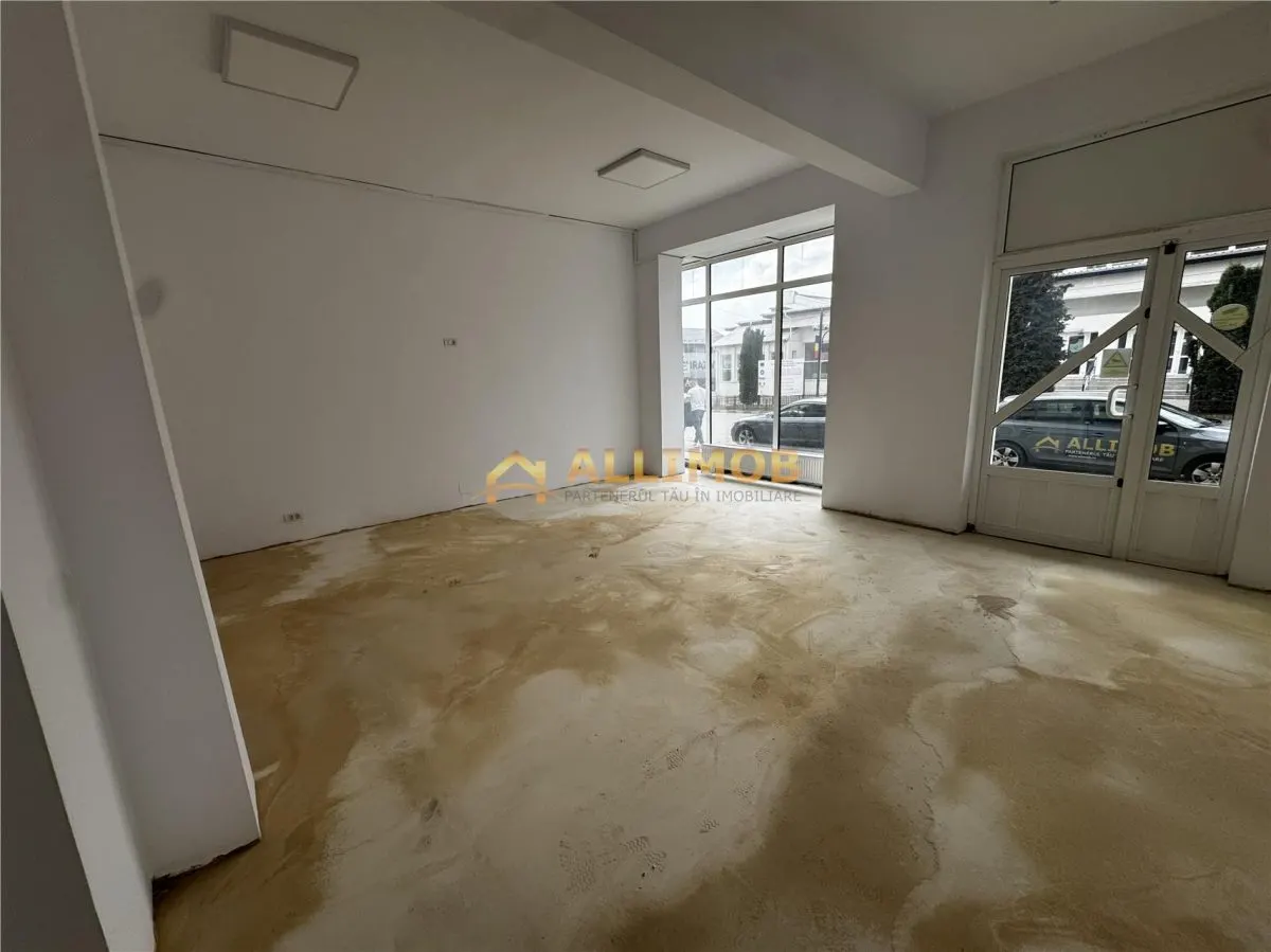 Spatiu comercial de 120 mp in Plopeni, zona cu vad . - foto 3