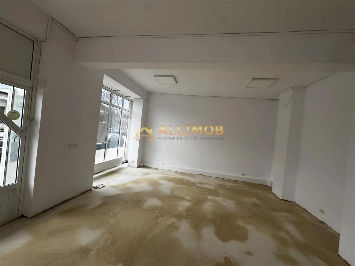 Spatiu comercial de 120 mp in Plopeni, zona cu vad . - foto 4
