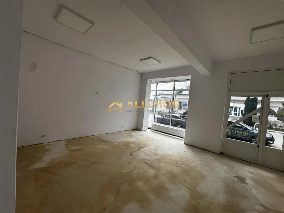 Spatiu comercial de 120 mp in Plopeni, zona cu vad . - foto 8