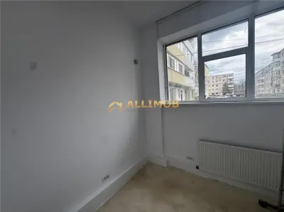 Spatiu comercial de 120 mp in Plopeni, zona cu vad . - foto 9