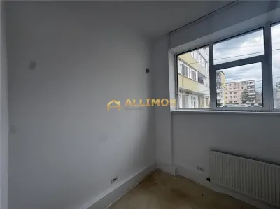 Spatiu comercial de 120 mp in Plopeni, zona cu vad . - foto 10