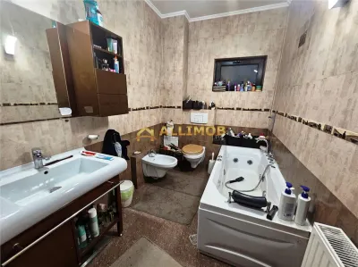 Vilă reprezentativă â€“ ideală pentru clinică, birouri sau grădiniță | Zona Albert - foto 5