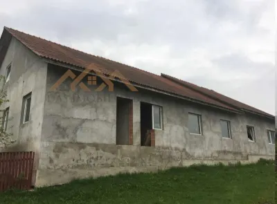 Ansamblu de cladiri, cu destinatii diverse, loc.  Iadara - foto 6