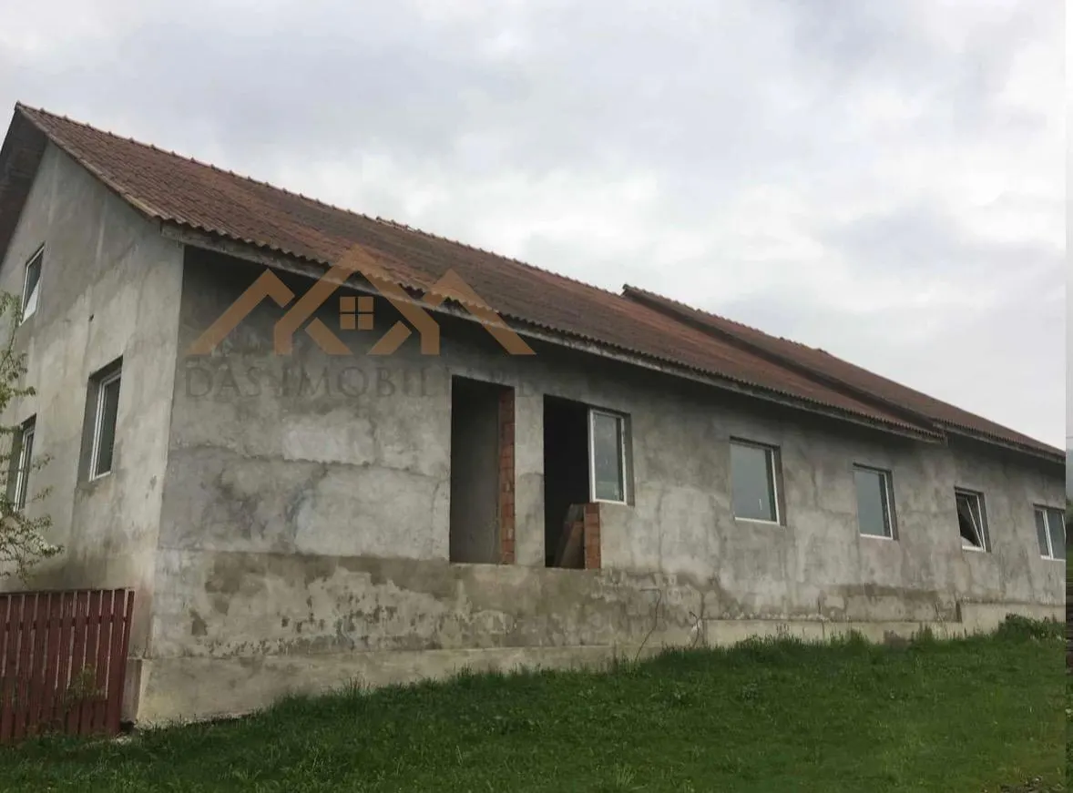 Ansamblu de cladiri, cu destinatii diverse, loc.  Iadara - foto 6