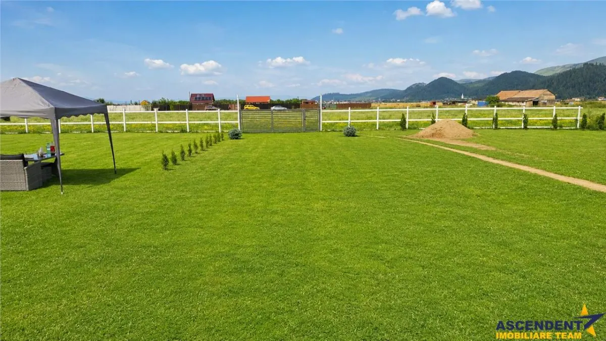 Teren 1.640 mp cu cabana moderna, foisor, gratar, atmosfera de vacanta, Rasnov, Brasov - foto 2