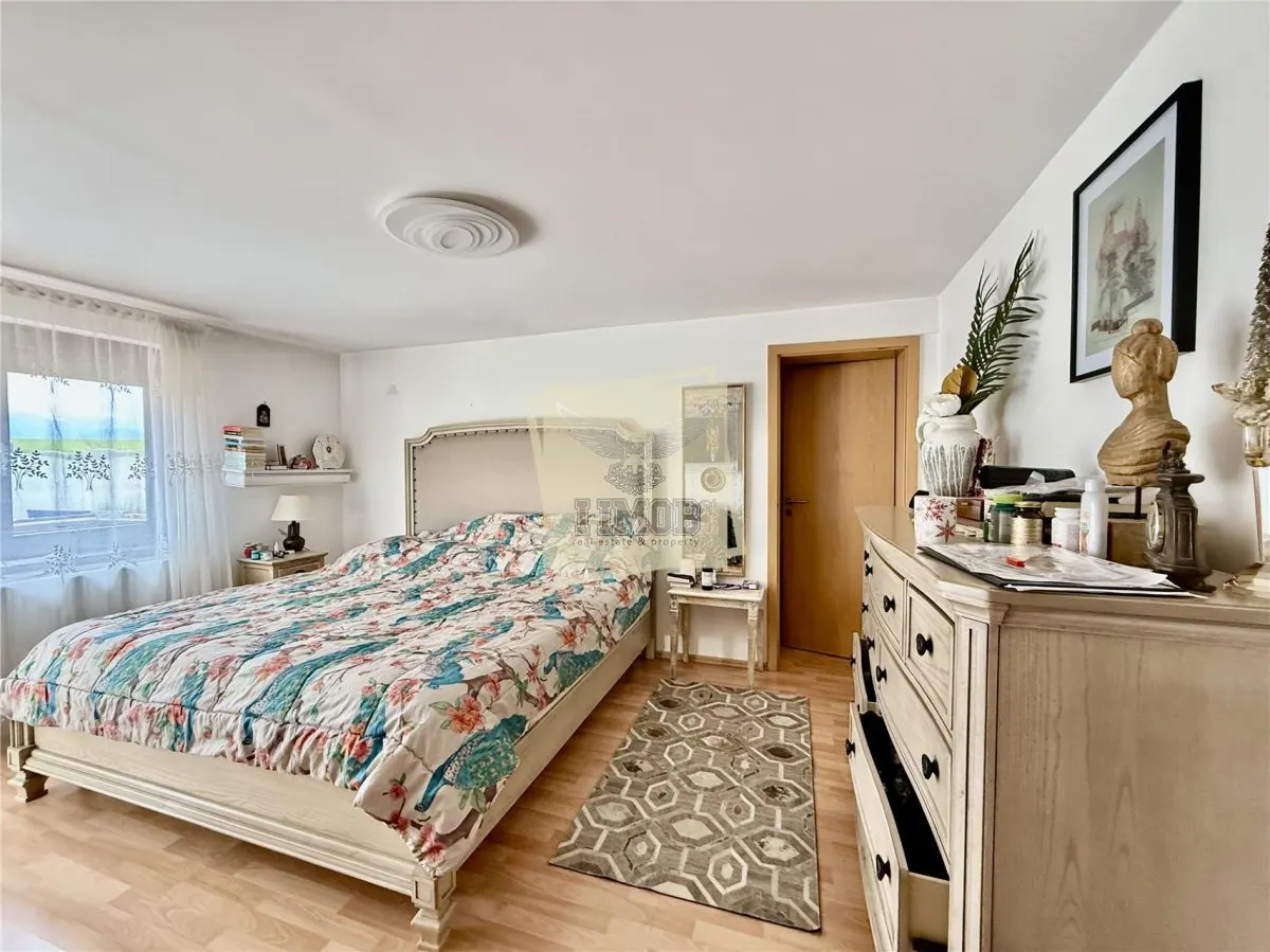 Casa moderna 6 camere 2 bai terasa garaj 654 mp teren Selimbar - foto 8