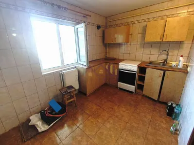 Apartament 3 camere conf 1 decomandat zona Centru - foto 5
