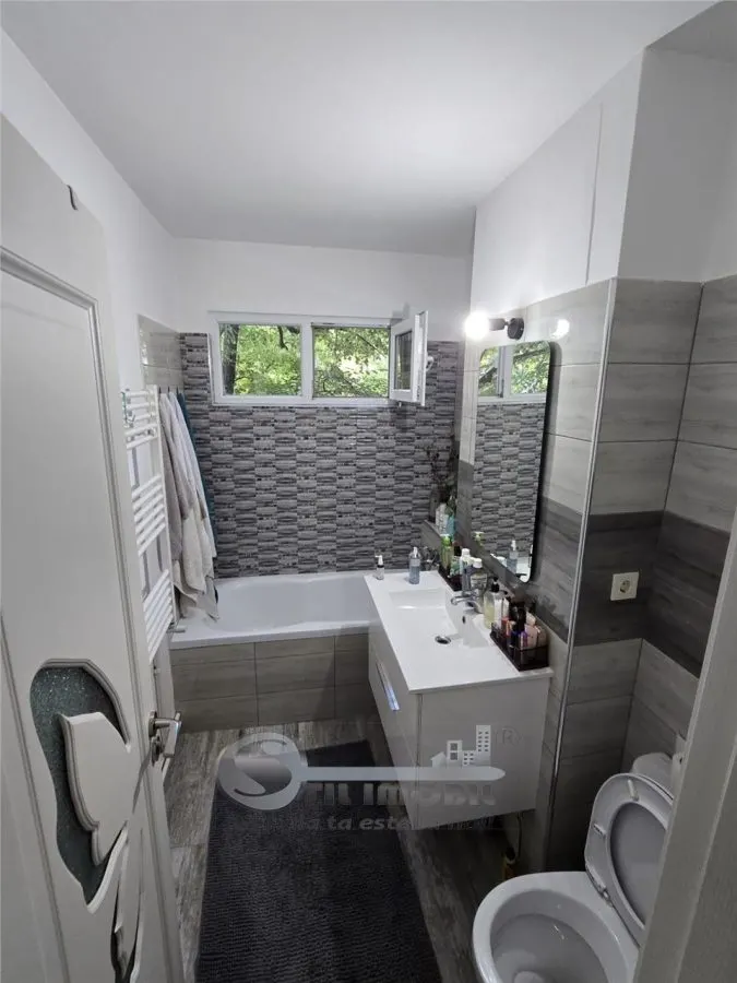 Apartament 2 camere Podu Roș, etaj 1, geam la baie, 49.57mp - foto 4