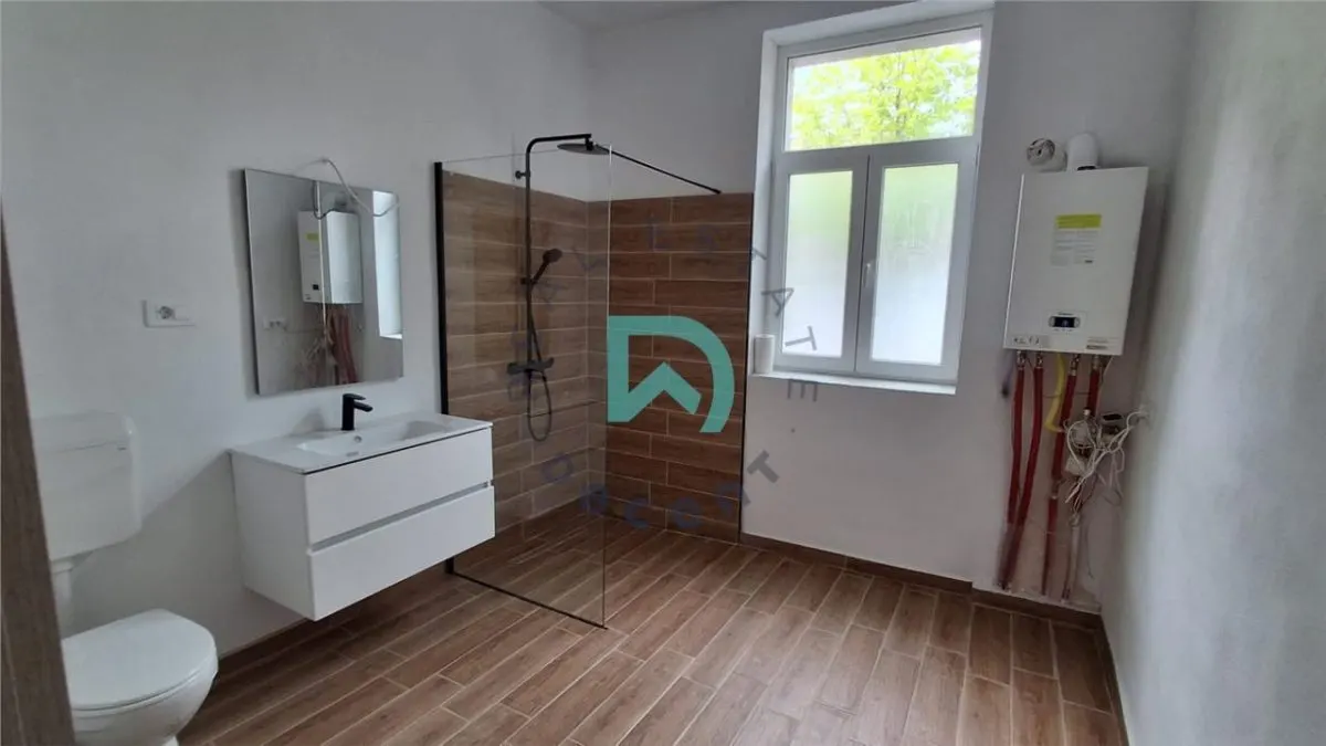 Apartament la casa,3 camere, 60mp, Vanzare, Sibiu. Piata Cluj - foto 1