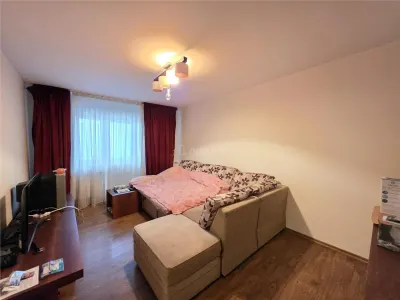 4 camere - centrala termica  -  parcare - Crangasi - foto 3