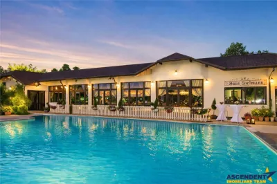 Hotel 3* + Pensiune 4*, piscina, teren tenis, 6.200mp parc privat +, Sanpetru, Brasov - Brasov