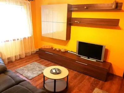 Apartament 3 camere Podu Ros 72 mp 2 balcoane, locatie excelenta - Iasi