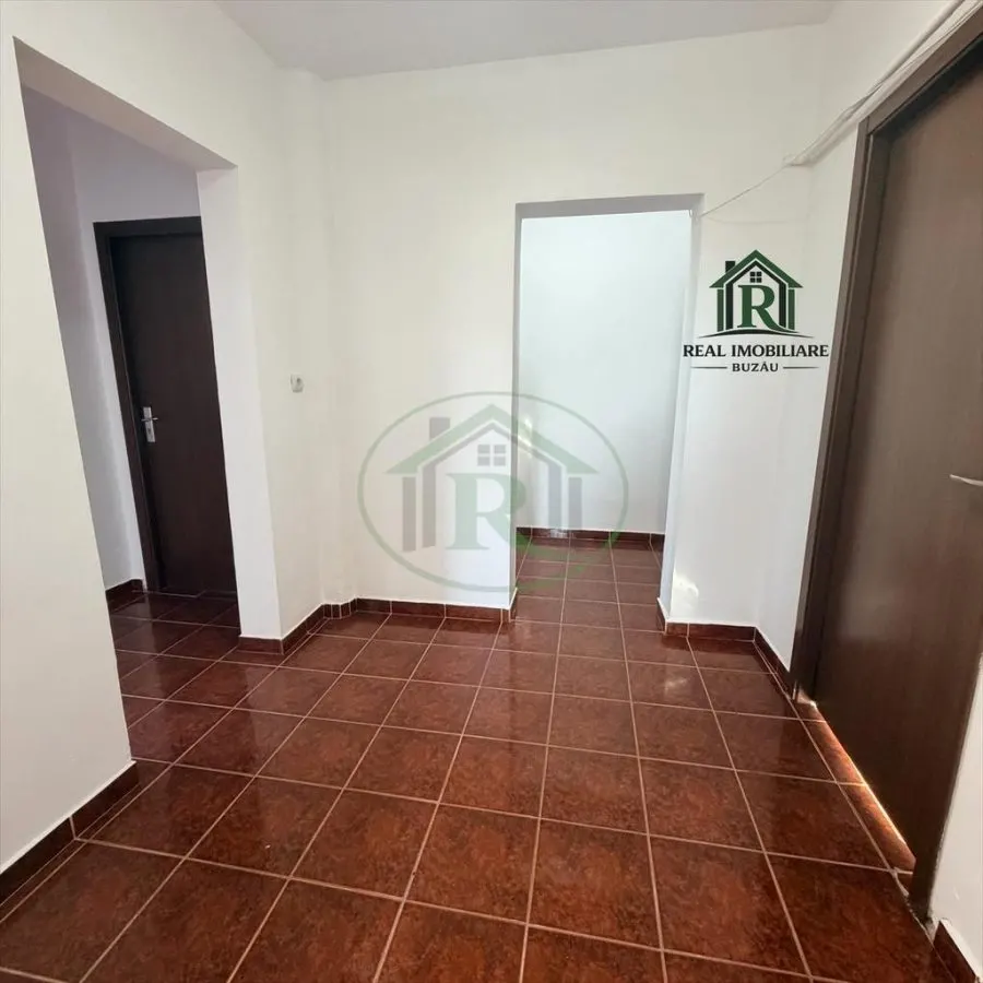 Apartament 3 camere, decomandat, disponibil imediat ! - foto 1