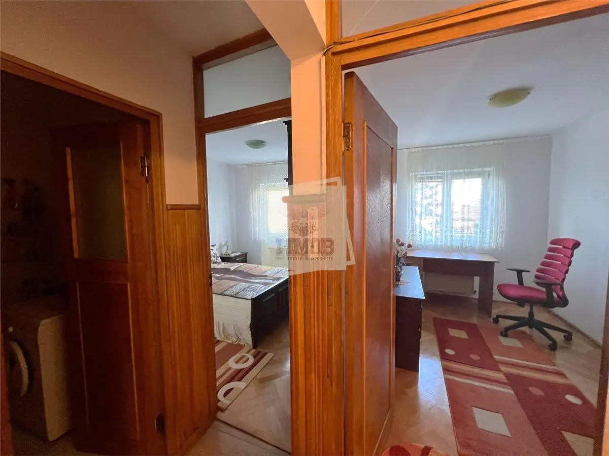Apartament Pet Friendly etajul 1 cu  3 camere balcon zona centrala - foto 8