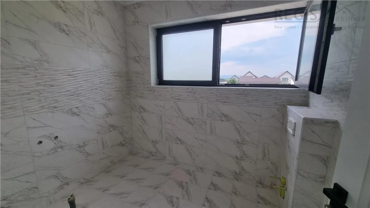 Vila moderna de 4 camere zona Sanpetru - foto 16
