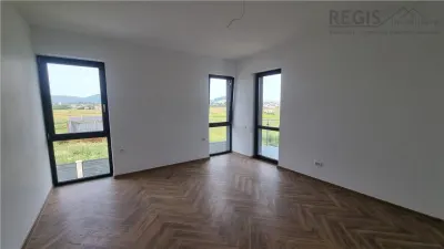 Vila moderna de 4 camere zona Sanpetru - foto 6