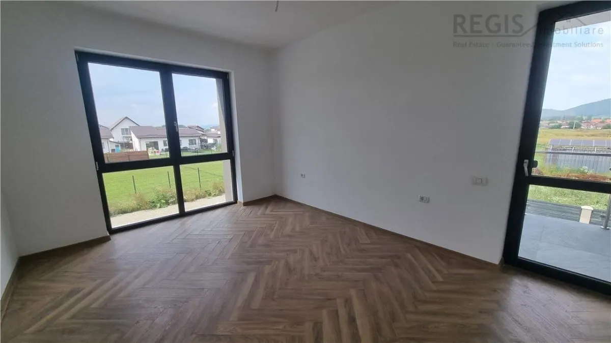 Vila moderna de 4 camere zona Sanpetru - foto 8