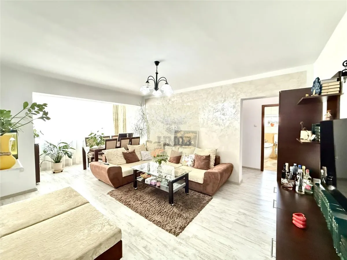 Apartament mobilat 2 camere garaj boxa camara in Strand - foto 2