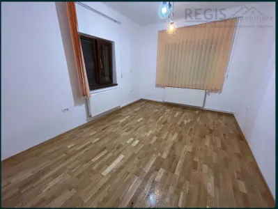 Casa 3 camere individuala,parcare, cu curte si garaj Grivitei - foto 5