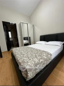 Penthouse de închiriat | 3 camere | Terasă impresionantă de 59 mp | Complet mobilat și utilat - foto 2