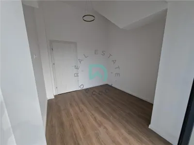 Apartament-penthouse 3 camere Pet Friendly Tractorul, 70 mp - Brasov - foto 6