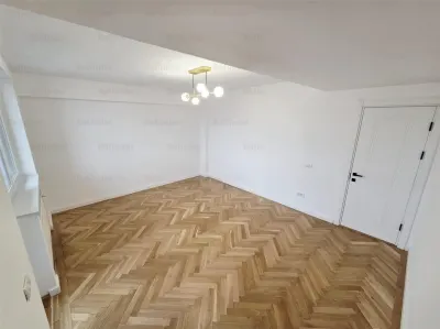 Vanzare apartament 3 camere | ultracentral | Piata Universității | Teatru Național | etaj 7/9 | decomandat | 77mp utili | renovat | bloc 1971 | - foto 4
