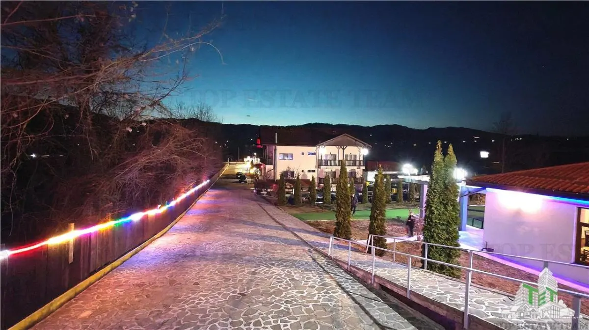 Afacere la cheie cu profit din prima zi, 2 pensiuni 27 camere, salon de evenimente, pastravarie restaurant, SPA si 15000 mp teren, DN1 Comuna Cornu - foto 10
