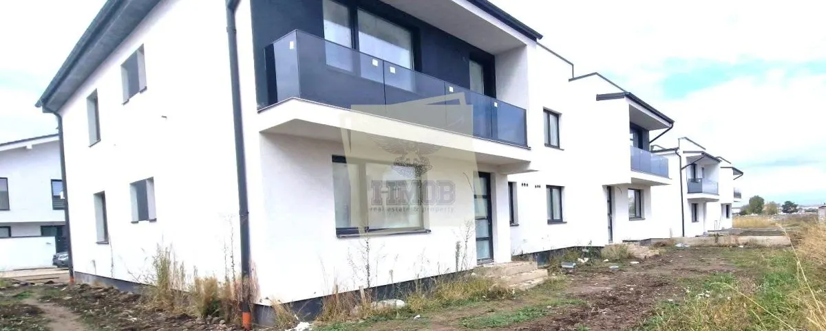 Casa la alb 2 bai 2 balcoane si curte 170 mp in Sibiu - foto 1
