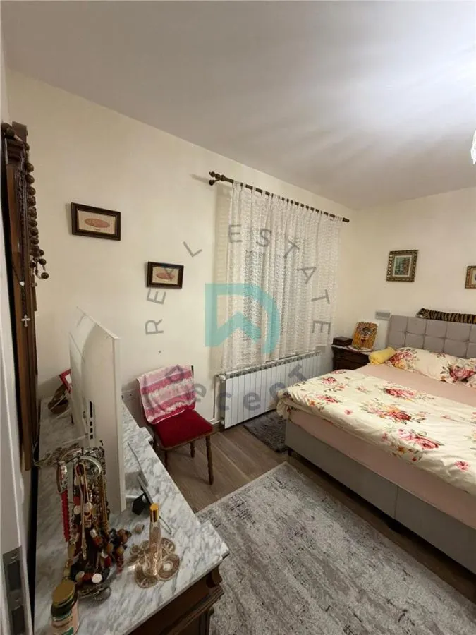 Casa Vanzare Sibiu, Piata Cluj, 65 mp, curte comuna - foto 2