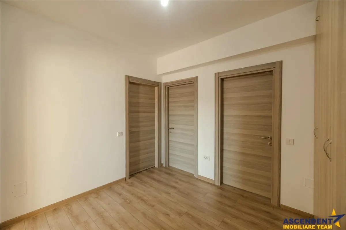 Apartament tip penthouse. mobilat, utilat, 2 terase, 100mp, Tractorul, Brasov. - foto 18