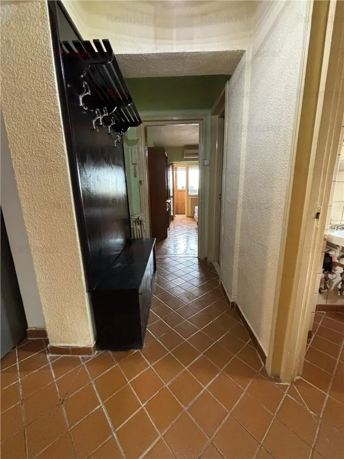 Vanzare apartament 3 camere | Bdul Decebal | Piata Alba Iulia | bl 1995 | etaj 8/9 | decomandat | 78 mp utili | - foto 12