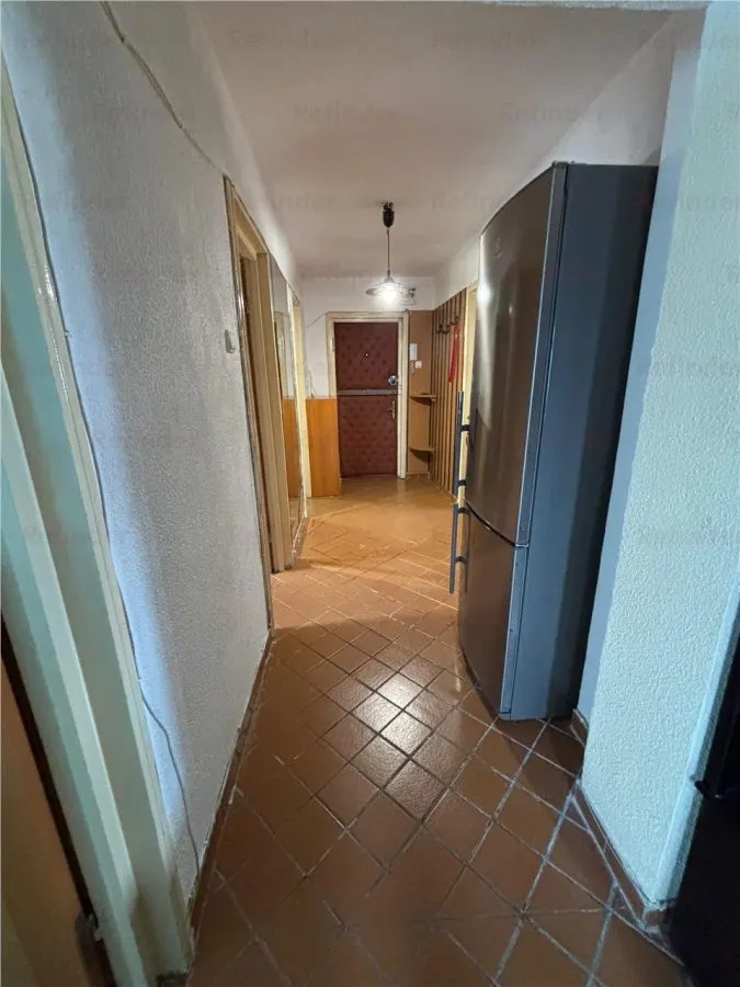 Vanzare apartament 3 camere | Bdul Decebal | Piata Alba Iulia | bl 1995 | etaj 8/9 | decomandat | 78 mp utili | - foto 13