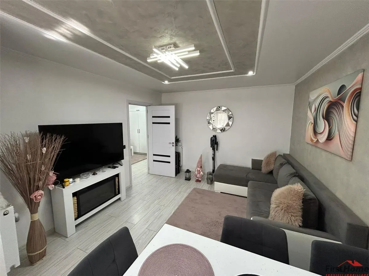 Apartament cu 3 camere  de vanzare, zona Comisia Centrala - foto 2