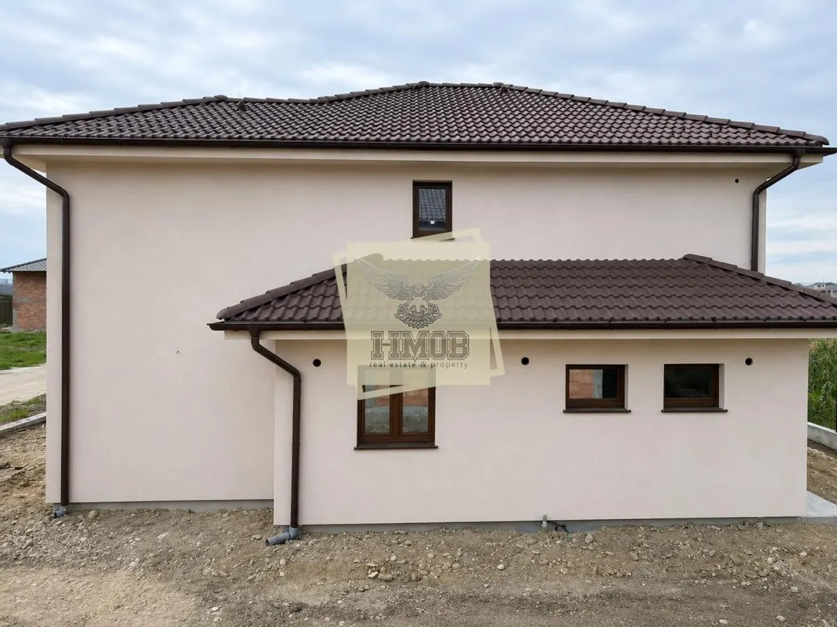 Casa individuala 5 camere | 120mpu | 3 bai | teren 335-400mp | Sura Mica - foto 2