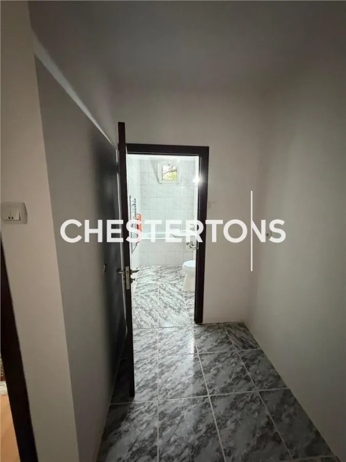 Apartament renovat, 3 camere semidecomandat, Dr. Taberei in spatele restaurantului  Azzuro, Metrou raul Doamnei, parter, bloc anvelopat. - foto 4
