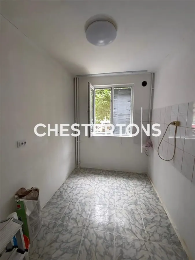 Apartament renovat, 3 camere semidecomandat, Dr. Taberei in spatele restaurantului  Azzuro, Metrou raul Doamnei, parter, bloc anvelopat. - foto 5