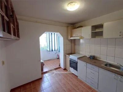 Apartament 3 camere Nicolina /Cug , 70 MP, etaj intermediar - foto 2