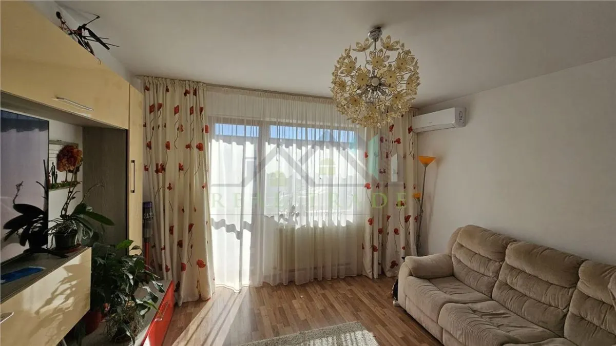 Apartament 3 camere decomandat - foto 1