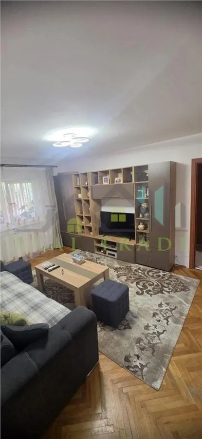 Apartament 3 camere, 2 bai, balcon, 71 mp., zona Gemenii- Saray - foto 1