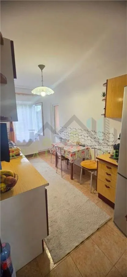 Apartament 3 camere, 2 bai, balcon, 71 mp., zona Gemenii- Saray - foto 3
