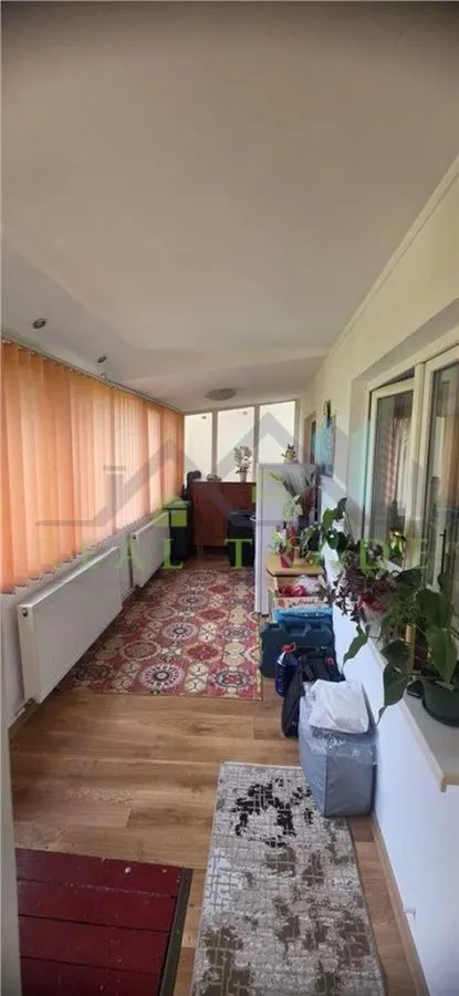 Apartament 3 camere, 2 bai, balcon, 71 mp., zona Gemenii- Saray - foto 4