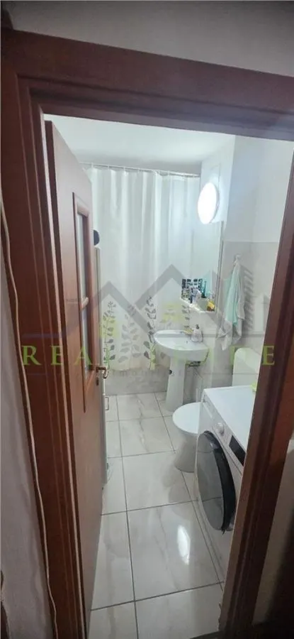 Apartament 3 camere, 2 bai, balcon, 71 mp., zona Gemenii- Saray - foto 8