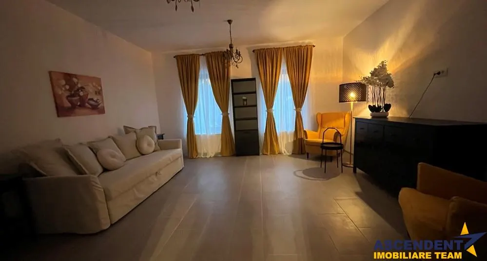 Mobilat, utilat, incalzire prin pardoseala, vedere Tampa, Centrul Istoric, Brasov - foto 1