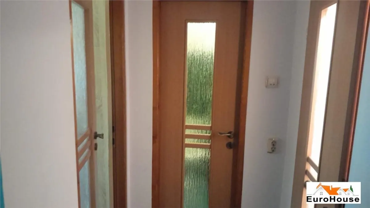 Apartament 2 Camere De V?nzare | Zona Cetate | 52 mp + Balcon | Loc De Parcare | 72.000 ? - foto 3