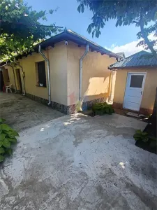 Casa foarte bine intretinuta, zona Cazasu - Cazasu