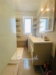 Apartament cu 3 Camere Spațios | 2 Balcoane | Valea Lupului - foto 4
